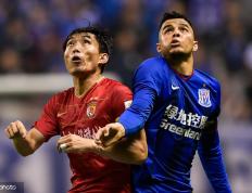 IM体育官网入口-包含冠军联赛中两支劲旅交锋，赛场燃爆的词条