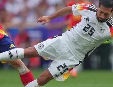 IM Sport-包含西班牙翻盘克罗地亚，范佩西一己之力扛起全队的词条