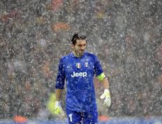 IM体育-英超争冠焦点战与伊拉克打穿巴黎，体育与地缘政治的意外共鸣