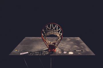 IM体育在线注册-北欧雪原鏖战地中海烈焰，莫德里奇以大师之姿统治全场