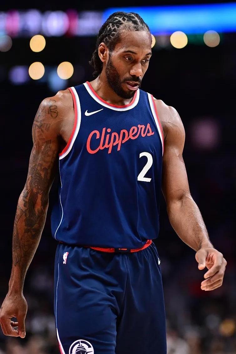 IM体育社区互动入口-雄鹿逆转76人，伦纳德绝境逆转的简单介绍