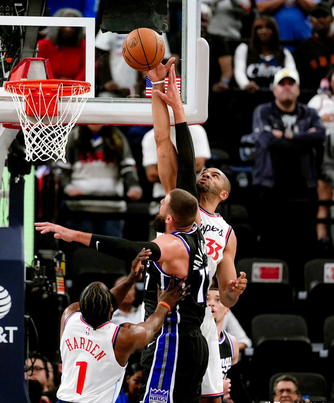 IM体育官方平台-火箭客场击败国王哈登最后时刻惊险绝杀