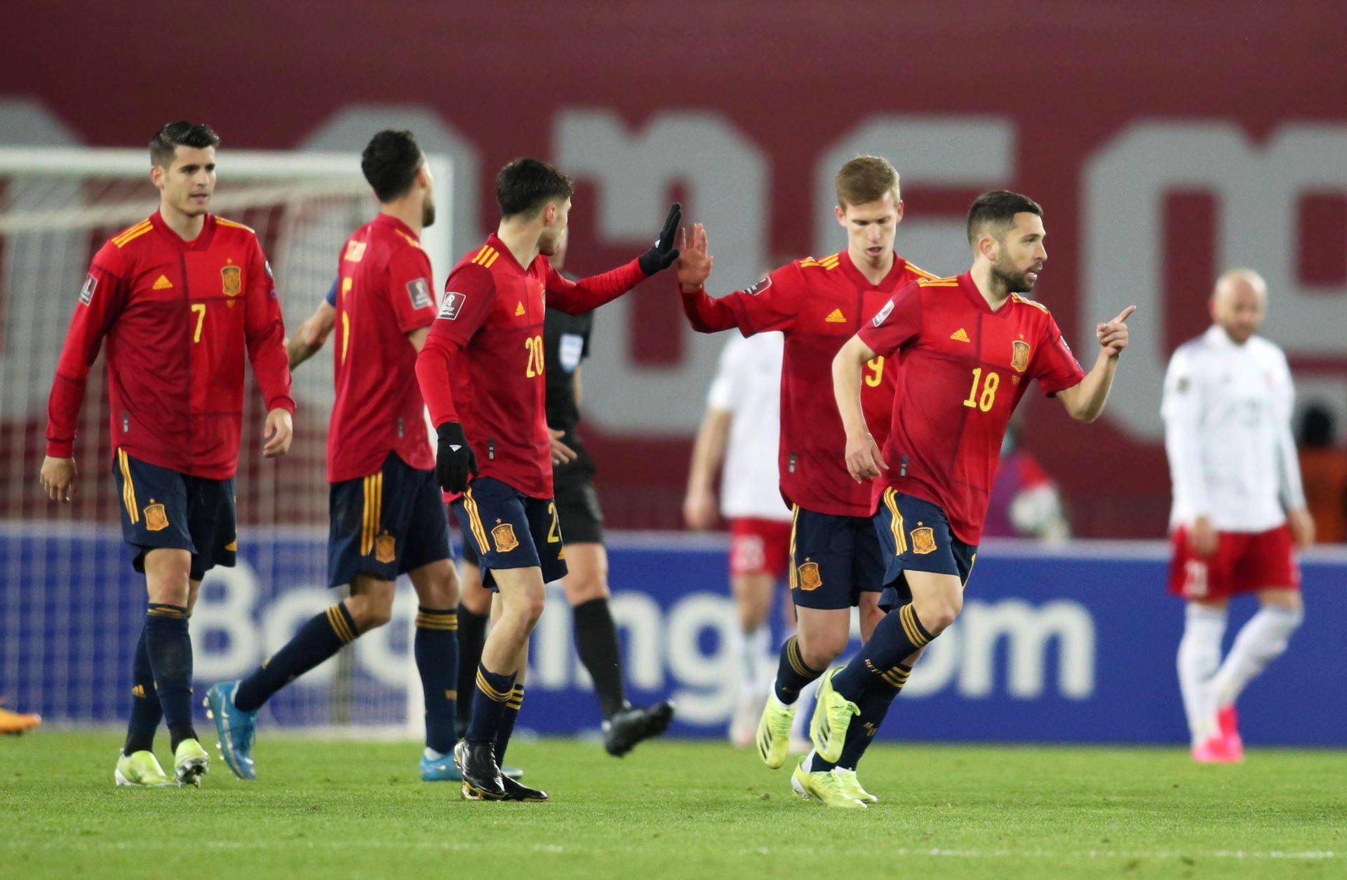 IM体育官方网-欧洲球队挥洒激情,备战大赛