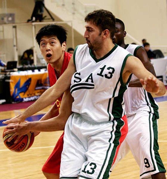 IM体育平台-沙特队员在场上展现出坚强意志