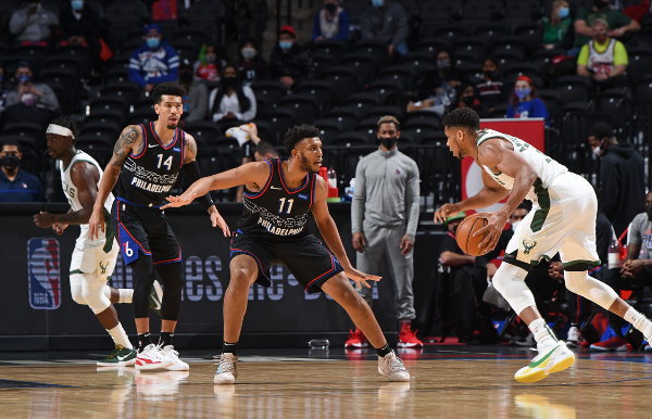 IM体育官方网站-关于篮网擒凤凰城，霍勒迪砍下+平息主场的信息