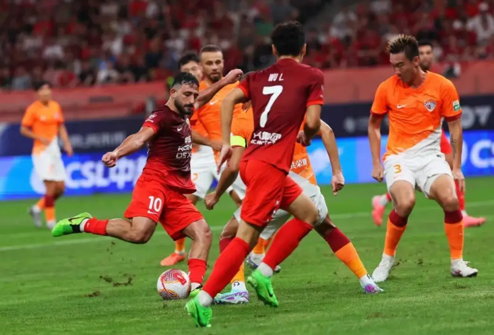 IM体育在线注册-青岛黄海主场失利，球队遭遇连败局面