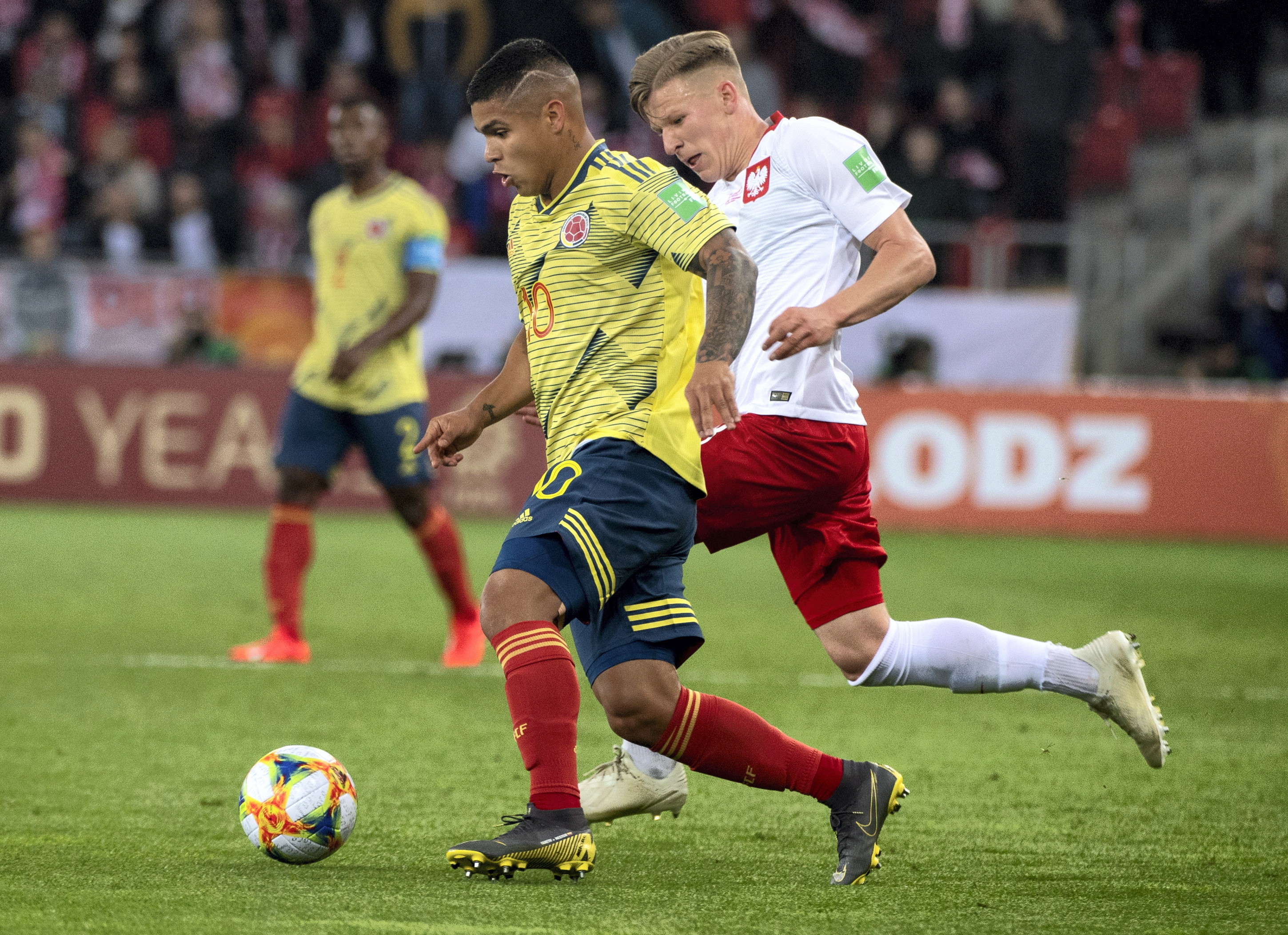 IM体育平台-哥伦比亚翻盘墨西哥，皮克高光表现的简单介绍